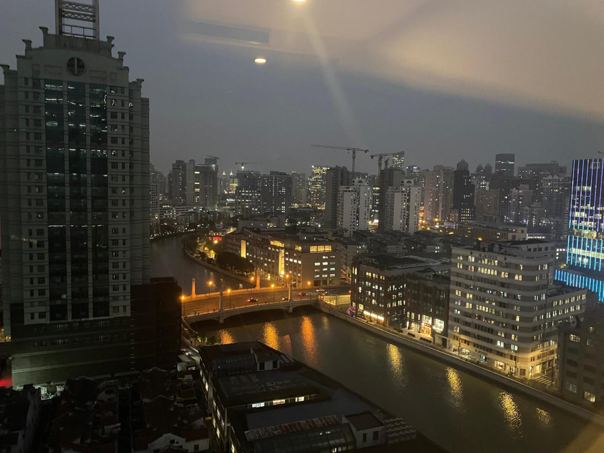 River House Near The Peoples Square And The Bund Шанхай Екстериор снимка